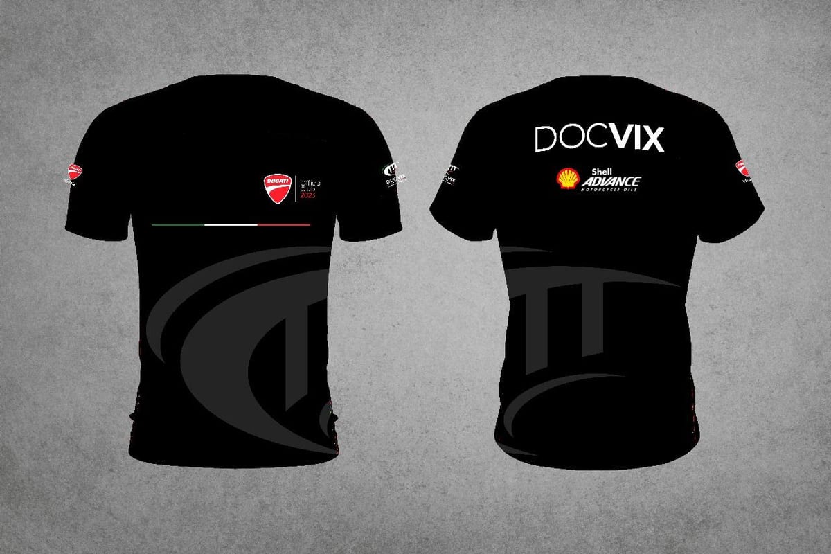 Camisetas com identidade de marca aplicada