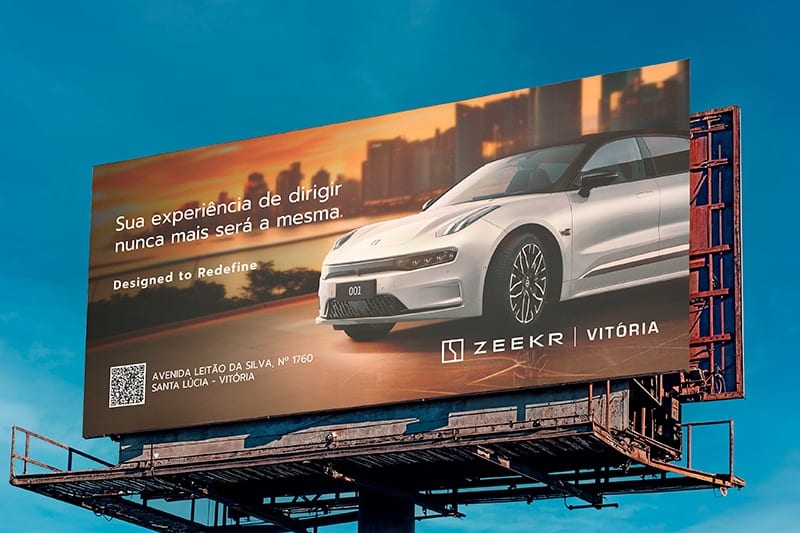 Outdoor de campanha automotiva instalado em via urbana